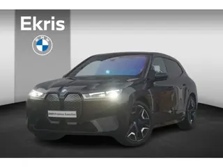 BMW iX xDrive40 High Executive Sportpakket 22'' / Panoramadak / Trekhaak / Harman Kardon / Stuurwiel