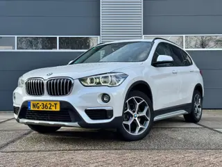 BMW X1 sDrive18i Centennial High Executive |Pano |Head-Up |Trekhaak |Leder |Stoelverw.