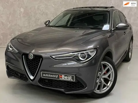 Alfa Romeo Stelvio 2.0 T 280 PK AWD First Edition /Pano /Eerste eigenaar/Trekhaak /Camera