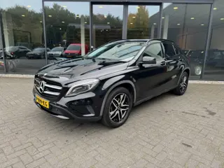 MERCEDES-BENZ GLA-KLASSE 180 Sport Night Edition ,Xenon,Nav,Clima,Stoelverw,Standkachel,Camera