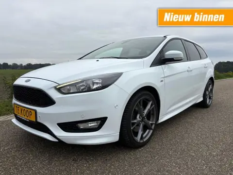 FORD FOCUS 1.5 ST LINE 182 PK! / BOMVOL / ZEER NETTE STAAT