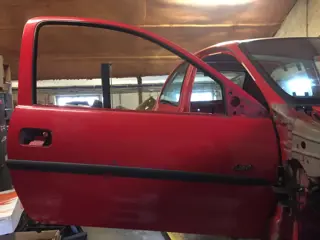 Deur rechts voor Opel Corsa B 3 deurs 90535080