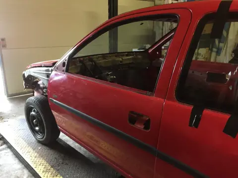 Deur links voor Opel Corsa B 3 deurs 90535079