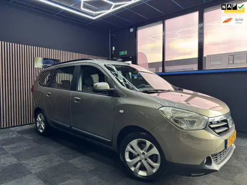 Dacia Lodgy 1.2 TCe Prestige 5p. Airco navi Cruise trekhaak bluetooth Zeer mooie auto!!