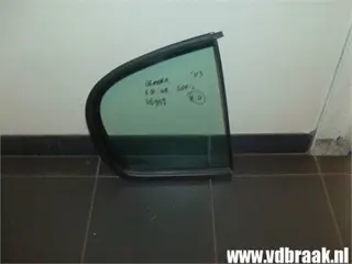 Nissan Almera N16 5 drs 2002-2007 Scheerraam rechts achter