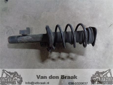 Ford Focus 1.8 16V 2004-2011 Veerpoot links voor