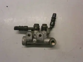 Suzuki AN400 Remdrukverdeler