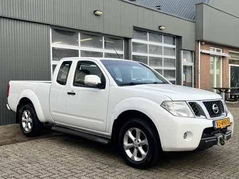 Nissan Navara 2.5 dCi SE King Cab Airco Cruise controle Trekhaak 3000kg trekhaak Pick-up p-up Euro 5