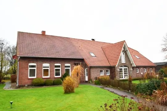Degelijke woonboerderij, extra ruimte voor wonen of werken