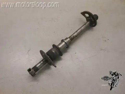 Suzuki DR750(SR41) Achterwiel as