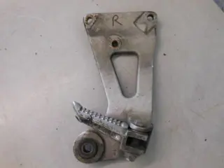 Suzuki GSX-R750(GR77A) Schetsplaat met step rechts achter 43600-