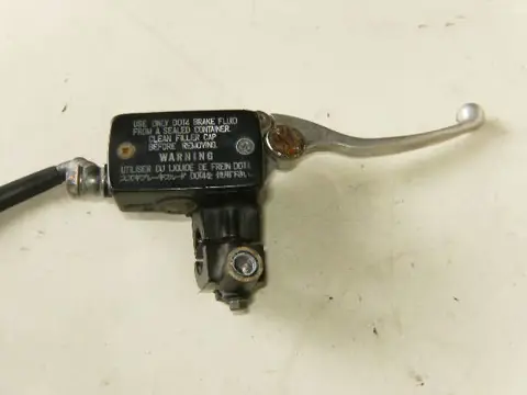 Suzuki GSF400 Rempomp voor