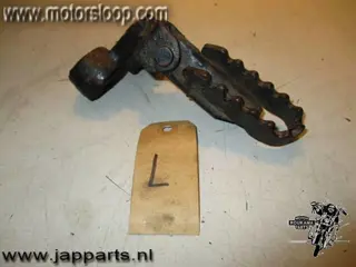 Suzuki DR800S(SR43) Voetsteun links voor