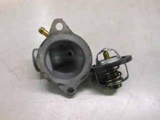 Suzuki GSX-R 1000(K1)  Thermostaat met behuizing 17670-50F00