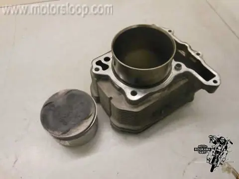 Suzuki DR750(SR41) Cilinder met zuiger
