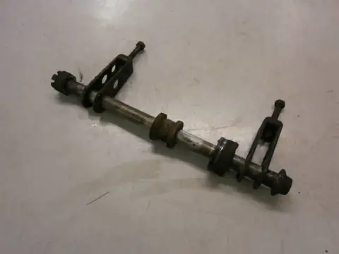 Kawasaki LTD550C Achterwiel as 41068-1086