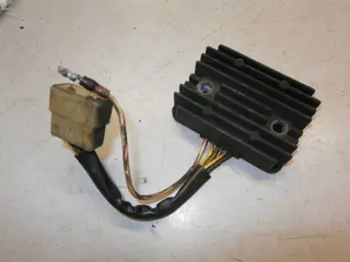 Kawasaki LTD550C Spanningsregelaar 21066-1008