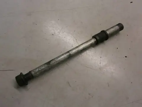 Kawasaki LTD550C Voorwiel as 41068-1009