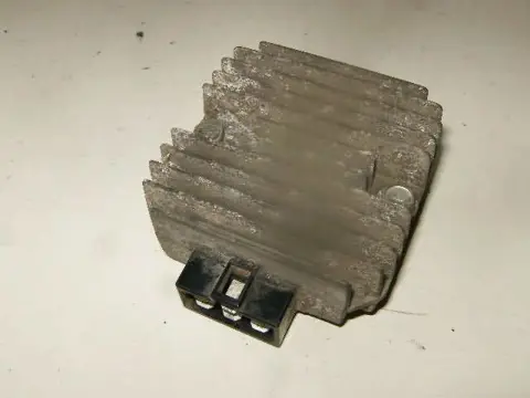 Kawasaki LTD700 Spanningsregelaar