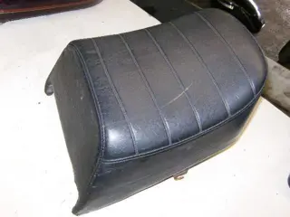 Kawasaki LTD750 Zadel achter