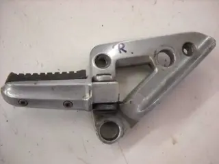 Kawasaki VN750A Voetsteun met bracket rechts achter 35011-1240