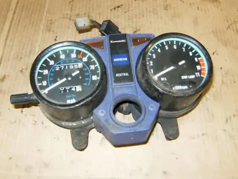 Kawasaki Z440 Cockpit unit 25005-1064 & 25015-1068