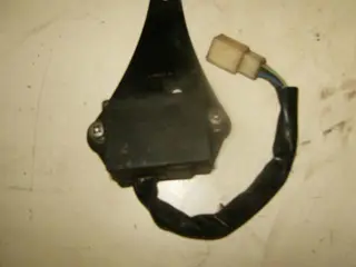 Kawasaki Z550 SWITCH RESERVE LIGHT 27010-1024