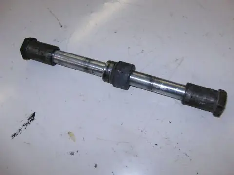 Kawasaki Z650B Voorwiel As 41068-049