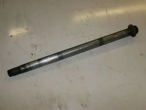 Kawasaki Z650F Achterwiel As