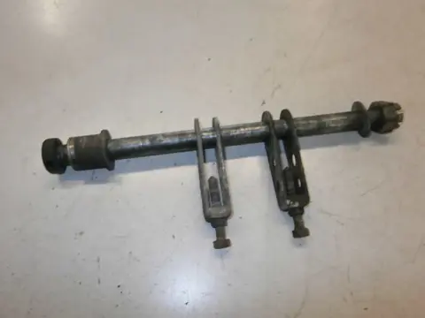 Kawasaki Z750 Achterwiel as