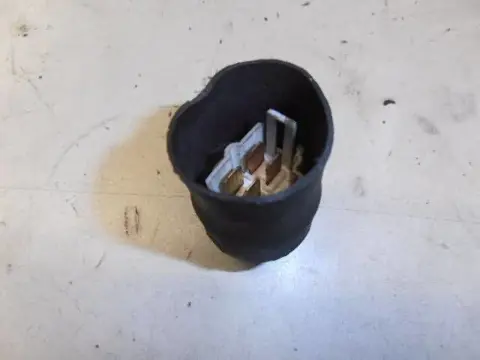 Kawasaki Z750 Relais 4 pins 27002-1051