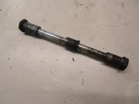 Kawasaki Z750 Voorwiel as