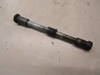 Kawasaki Z750 Voorwiel as