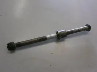 Kawasaki ZL600 Achterwiel as 41068-1223