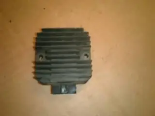 Kawasaki ZN1100B (KZT10A) Spanningsregelaar 21066-1055