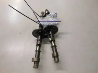 Kawasaki ZR750C Nokkenas set 12044-1043 & 12044-1044