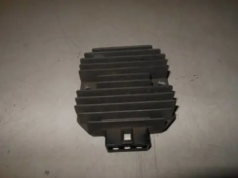 Kawasaki ZR750C Spanningsregelaar 21066-1055