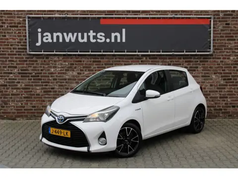 Toyota Yaris 1.5 Hybrid Aspiration Sport (bj 2015)