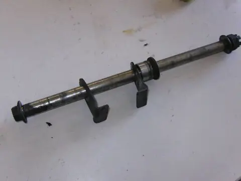 Kawasaki ZX6(ZX4D) Achterwiel As 41068-1314