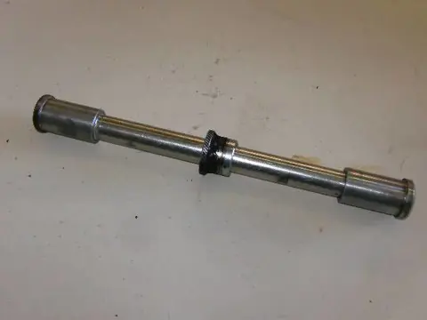 Kawasaki ZX6(ZX4D) Voorwiel As 41068-1255