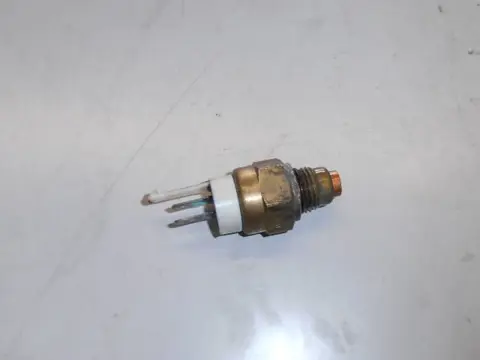 Kawasaki ZX6-R 636 Koelvin schakelaar 27010-1304