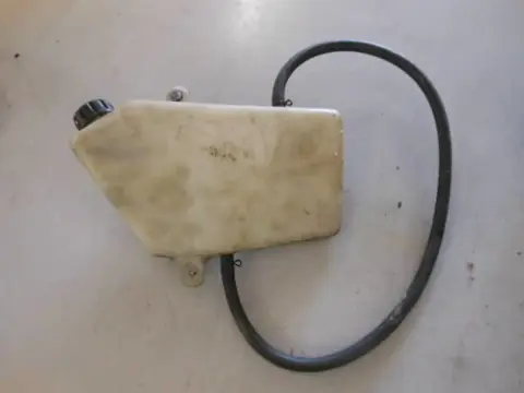 Kawasaki ZXR400 Koelvloeistof reservoir