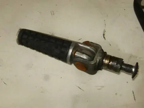 Kawasaki ZXR400 Voetstep rechts voor