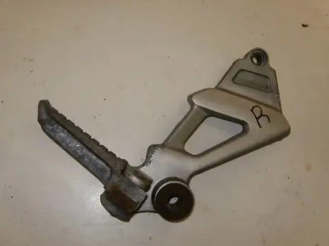 Kawasaki ZZR1100D Voetsteun rechts achter 35011-1641