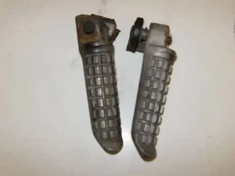 KAWASAKI ZZR600(D)90-92 Setje Achtersteps 34028-1191 & 34028-119