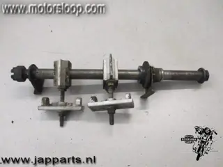 Kawasaki ZZR600E Achterwiel as met spacers en spanners