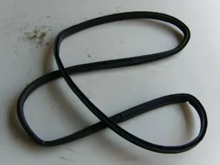 Suzuki AN400 Afsluitrubber van binnenbak