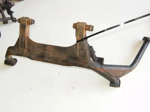 Suzuki AN400 Middenbok