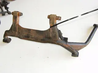 Suzuki AN400 Middenbok