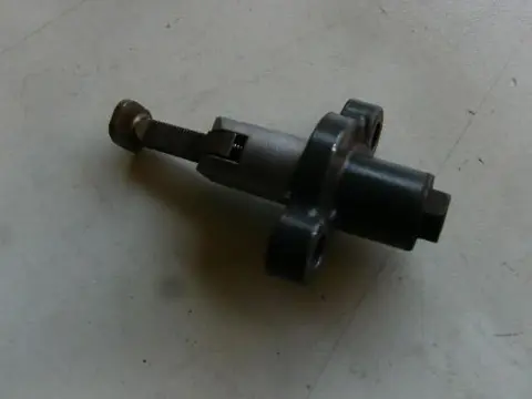 Suzuki AN400 Nokkenas Kettingspanner